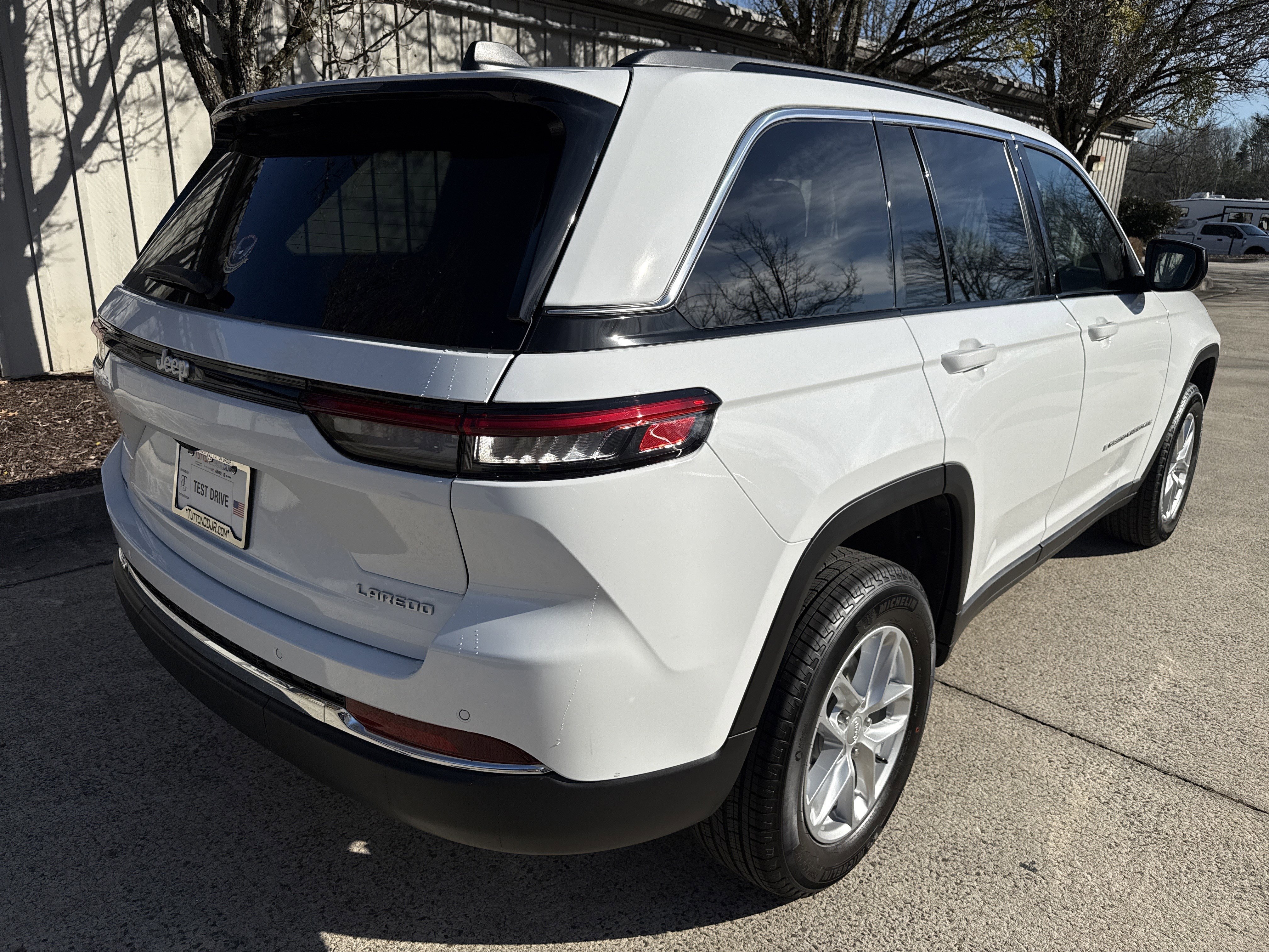 New 2025 Bright White Clearcoat Jeep Laredo image 7