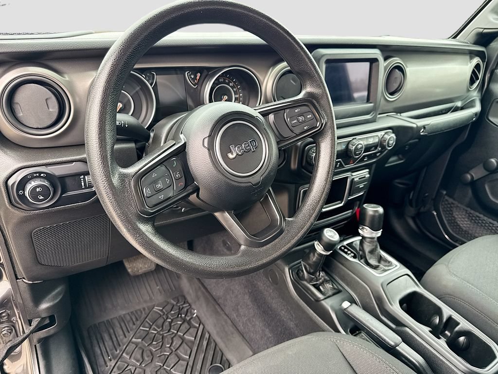 Used 2023 Grey Jeep Sport image 9