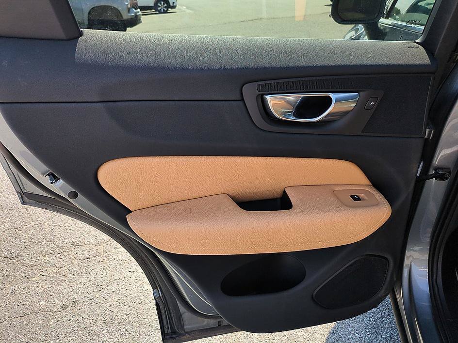 Used 2019 -SELECT- Volvo Momentum image 28