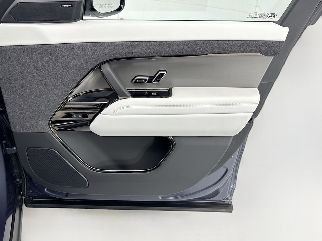 New 2026 Varesine Blue Land Rover SE image 23