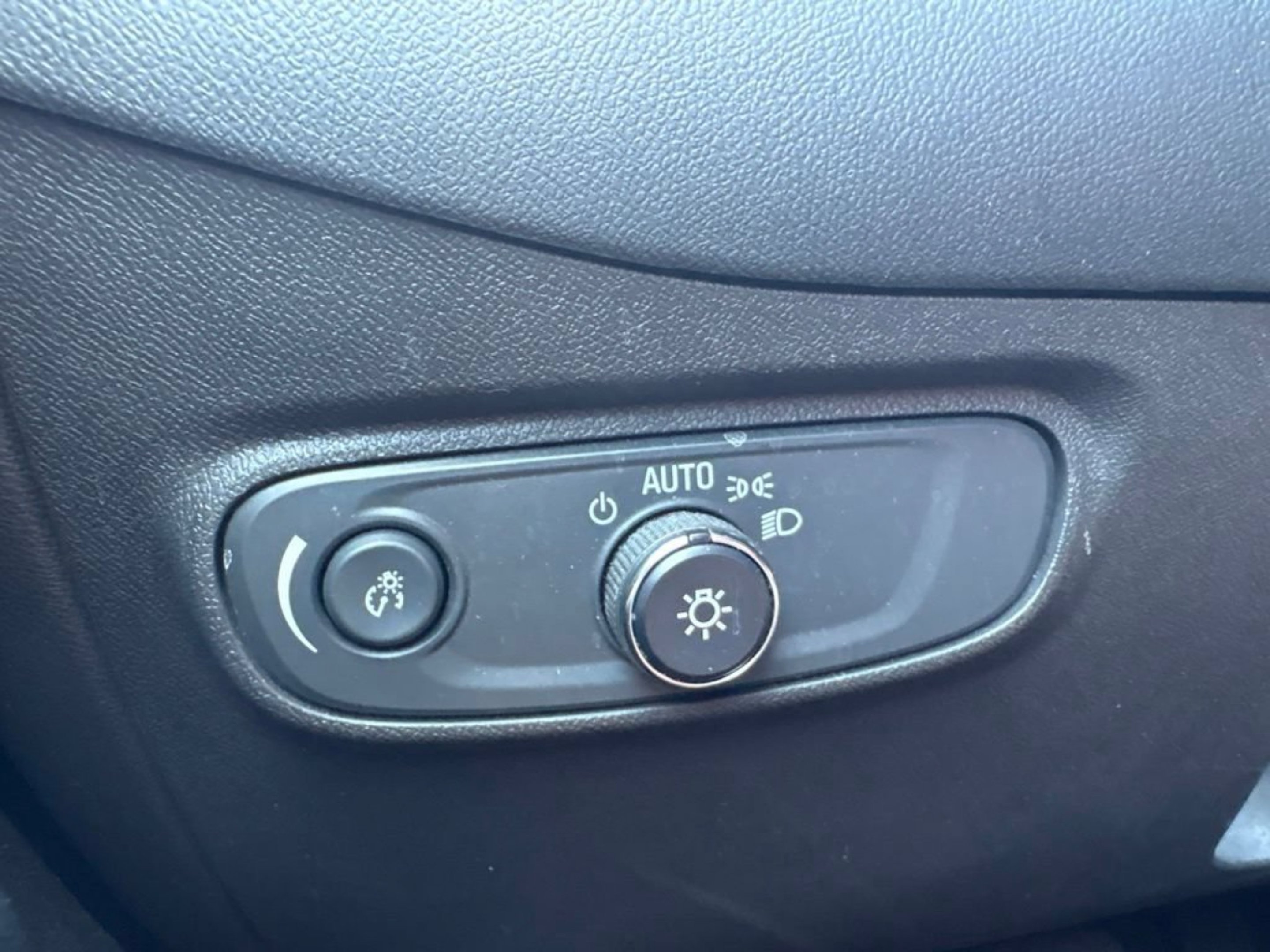 Used 2022 Summit White Chevrolet LT image 16