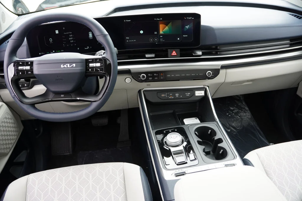 New 2027 Ceramic Silver Kia SX image 13