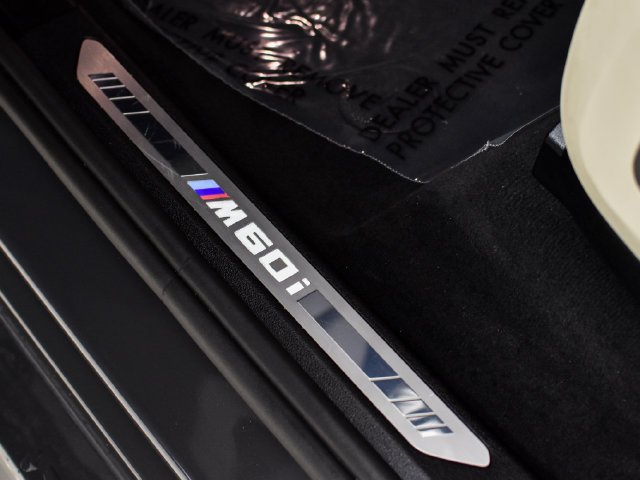 Used 2025 Gray BMW M60i image 21