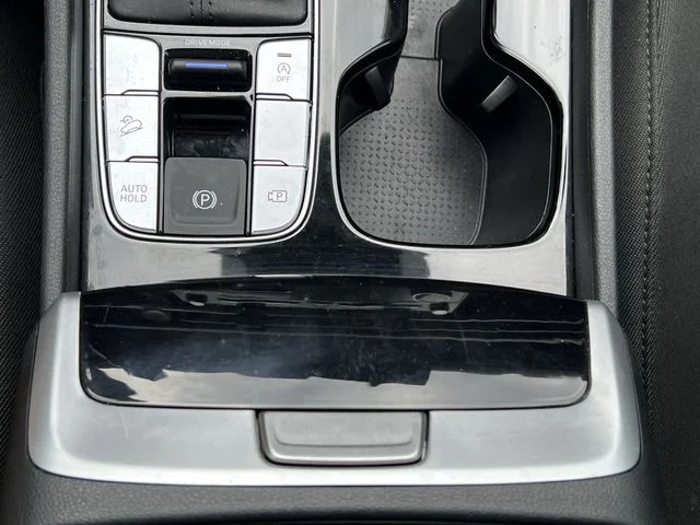 Used 2025 White Hyundai SEL image 23