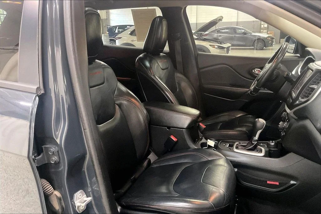 Used 2016 Black Jeep Trailhawk image 6