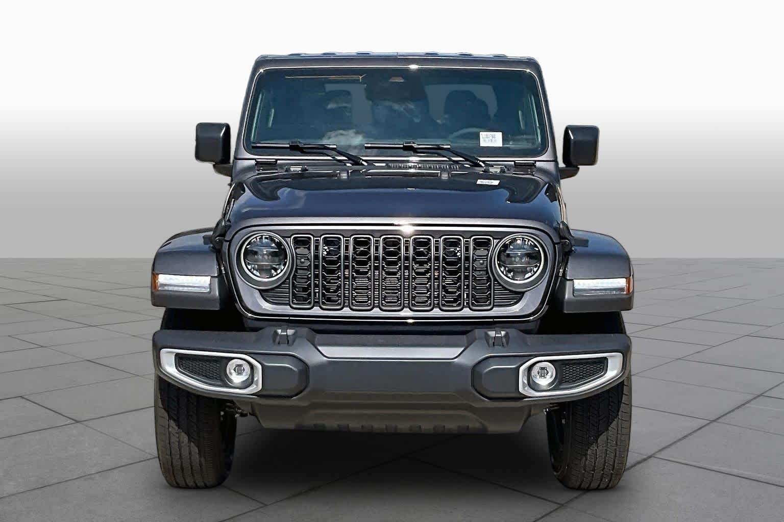 New 2026 Granite Crystal Metallic Clear-Coat Exterior Paint Jeep Sahara image 4