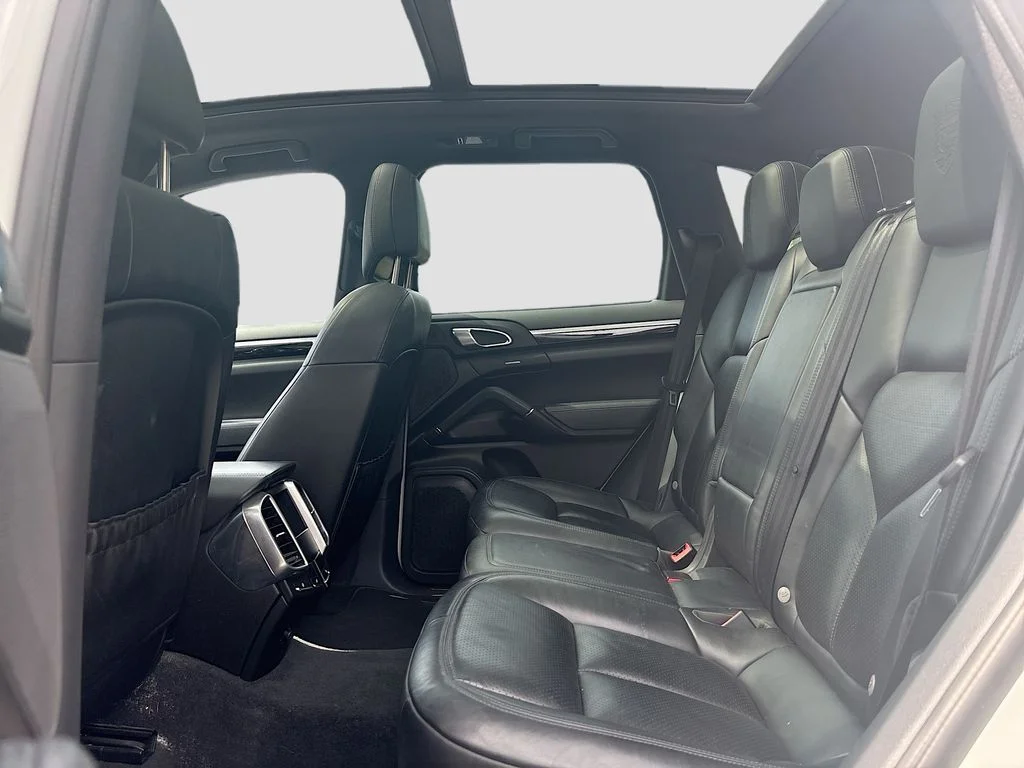 Used 2017 White Porsche Base image 16