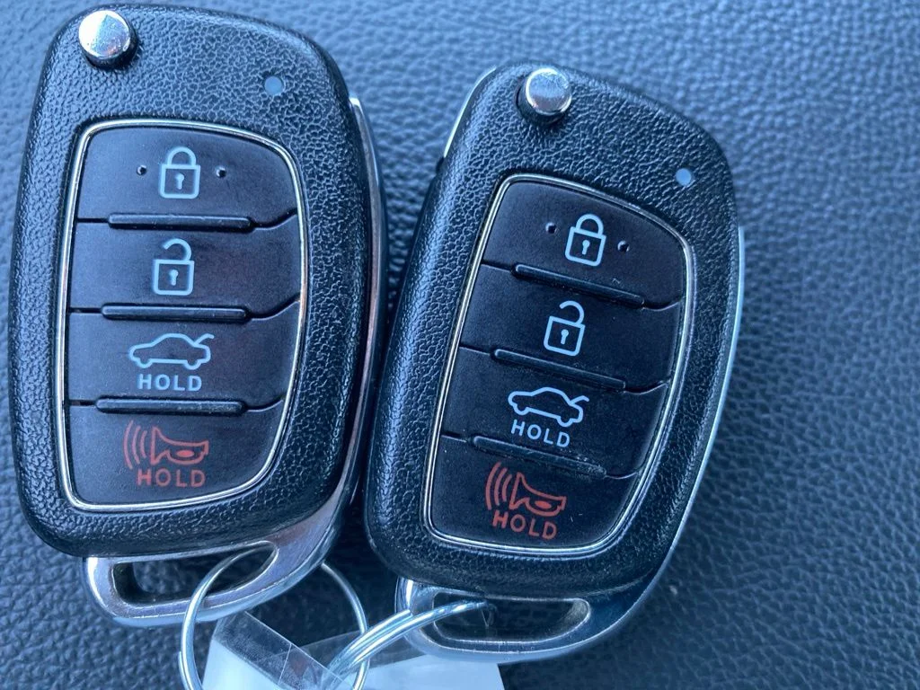 Used 2019 Machine Gray Hyundai SE image 23