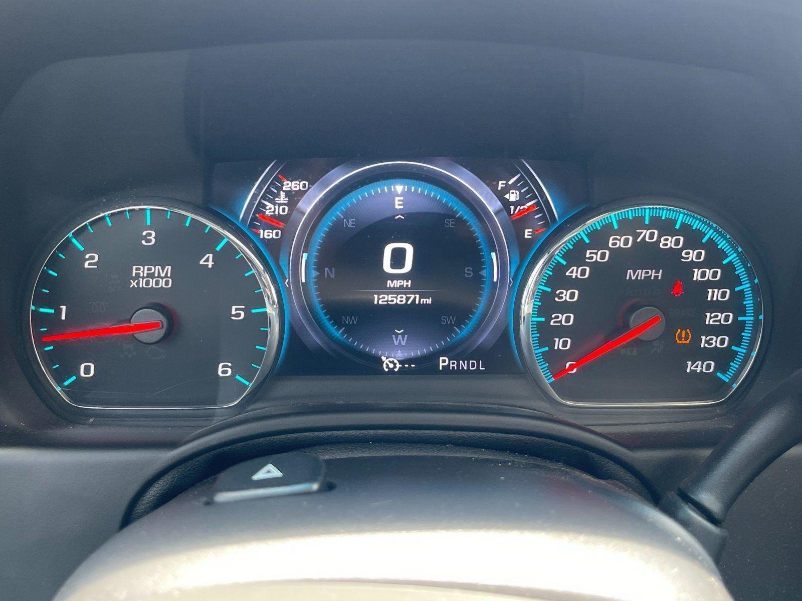 Used 2017 White Frost Tricoat GMC Denali image 21