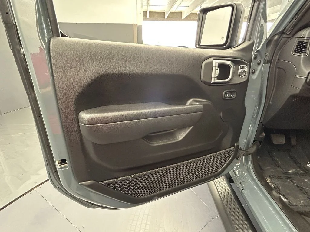 Used 2024 Anvil Clear Coat Jeep Mojave image 37