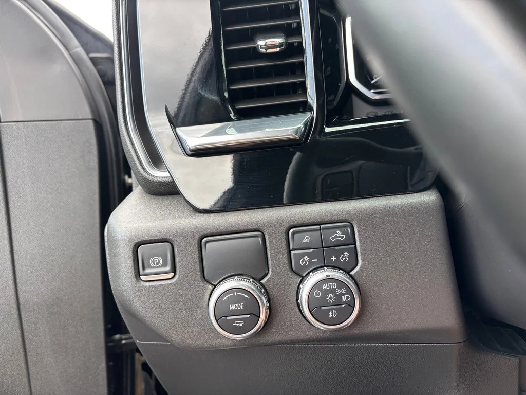 Used 2025 Black GMC SLT image 19