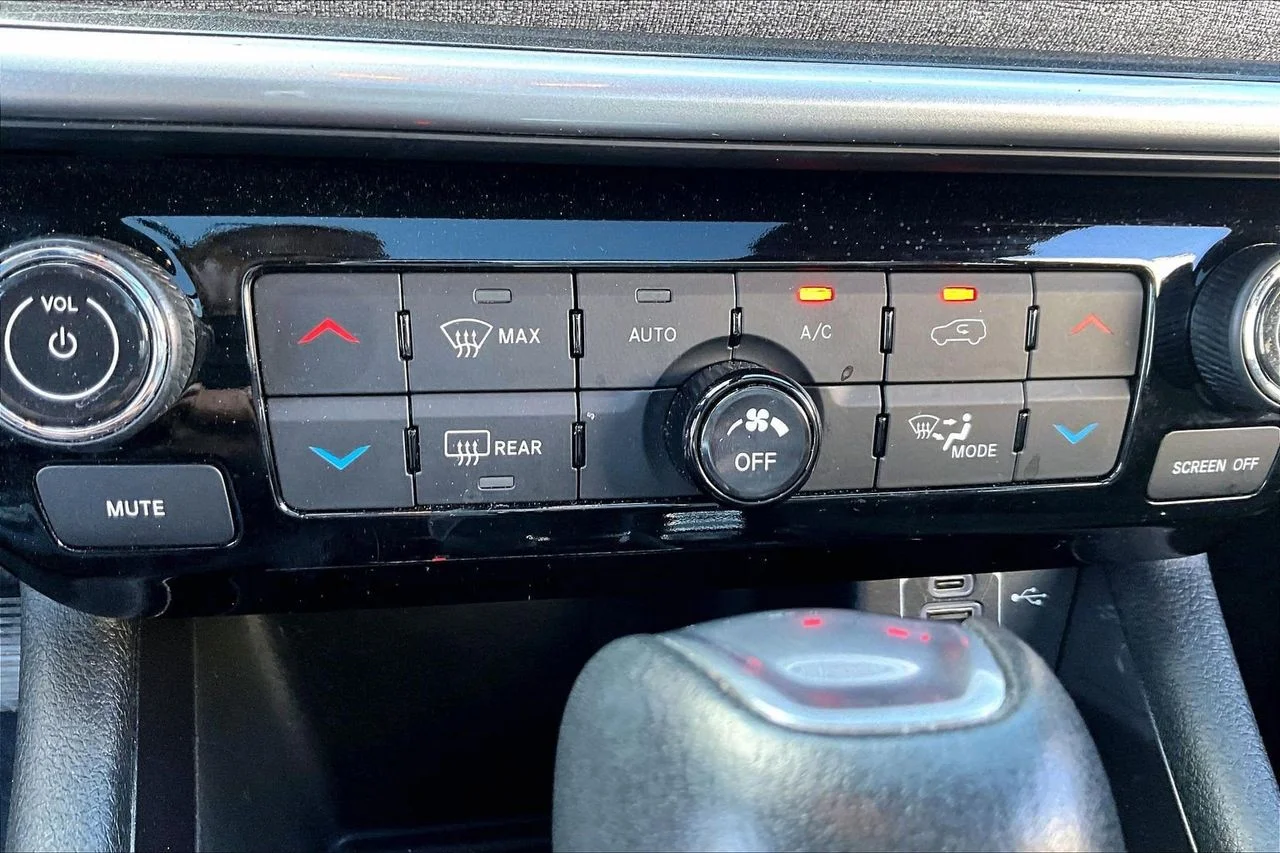 Certified Used 2025 Black Jeep Latitude image 17