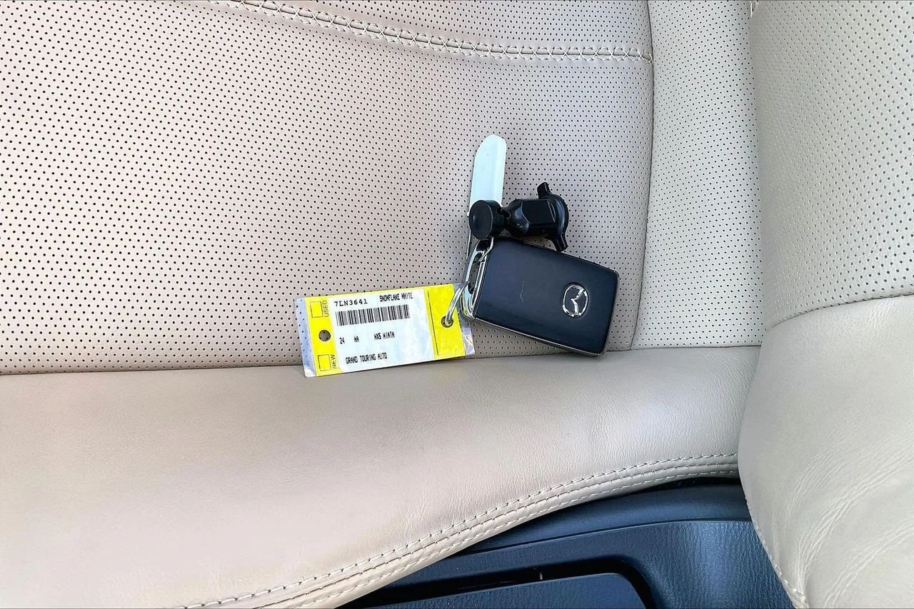 Certified Used 2024 White Mazda Grand Touring image 31