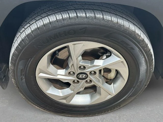 Used 2024 Silver Hyundai SEL image 10