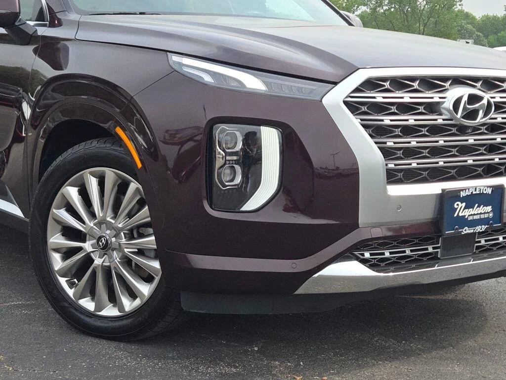 Used 2020 Sierra Burgundy Hyundai Limited image 3