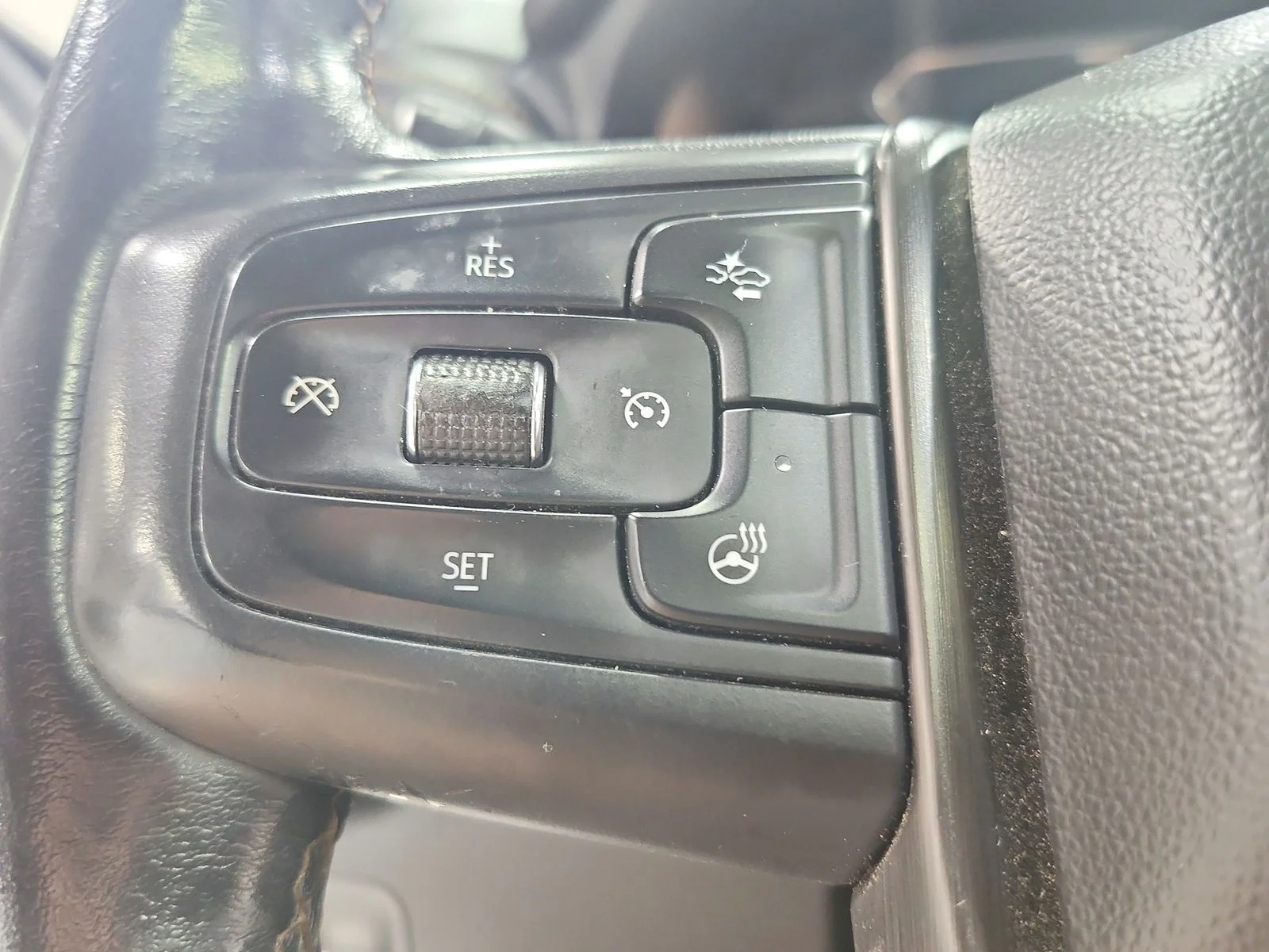Used 2022 White GMC AT4 image 28
