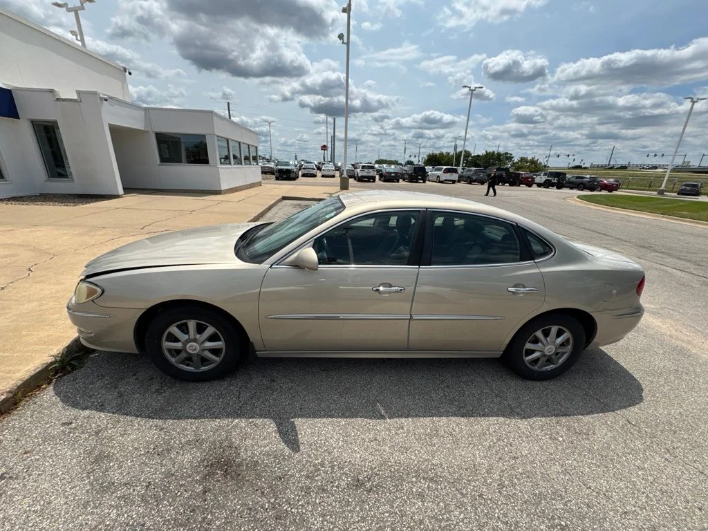 Used 2009 Gold Buick CXL image 4