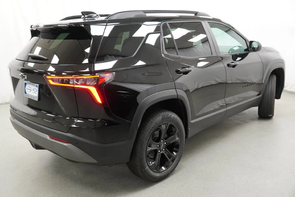 New 2027 Mosaic Black Metallic Chevrolet LT image 3