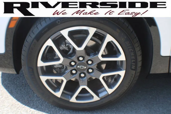 Used 2023 Iridescent Pearl Tricoat Chevrolet RS image 5