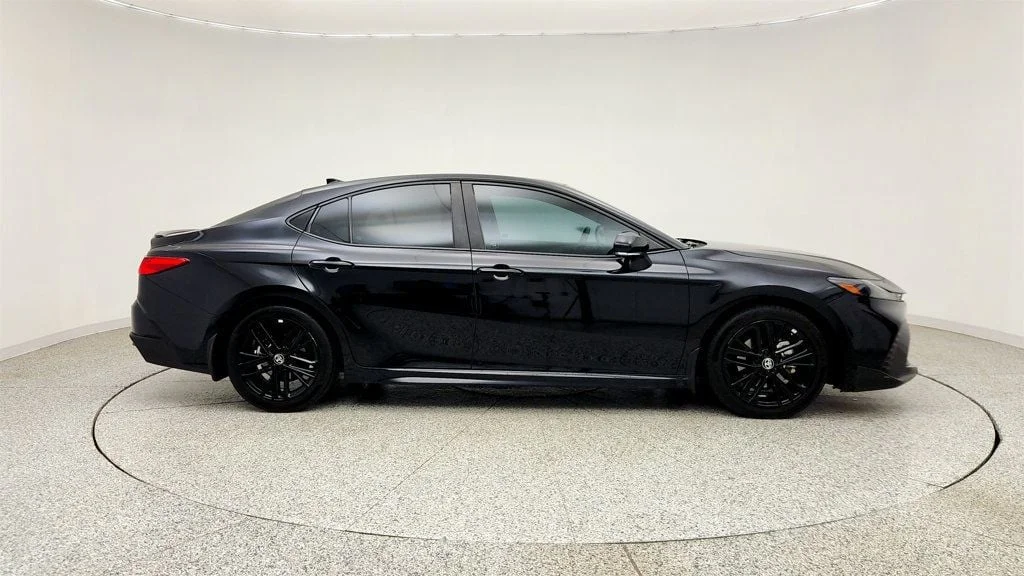 Used 2025 Midnight Black Metallic Toyota SE w/ Moonroof & Multimedia Upgrade Pkg image 4