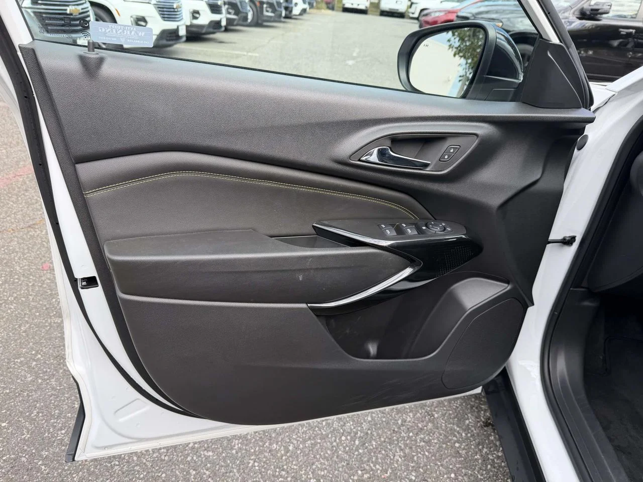 Used 2025 Summit White Chevrolet FWD ACTIV image 15