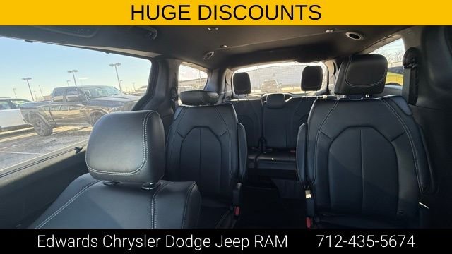 2026 Chrysler Pacifica Select - Photo 24