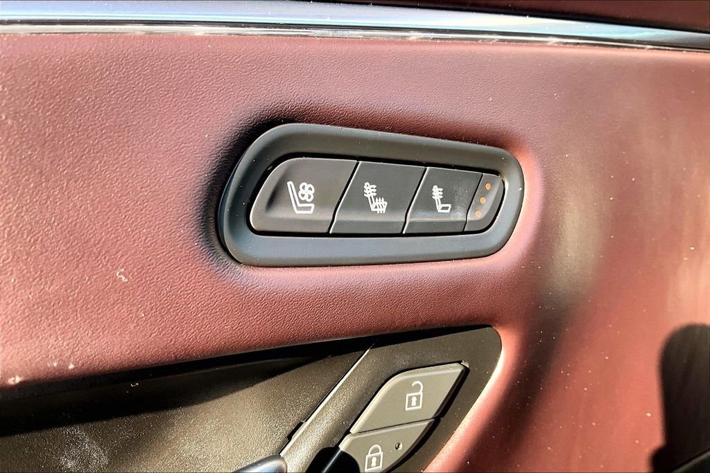 Used 2023 White Cadillac Sport Platinum image 24