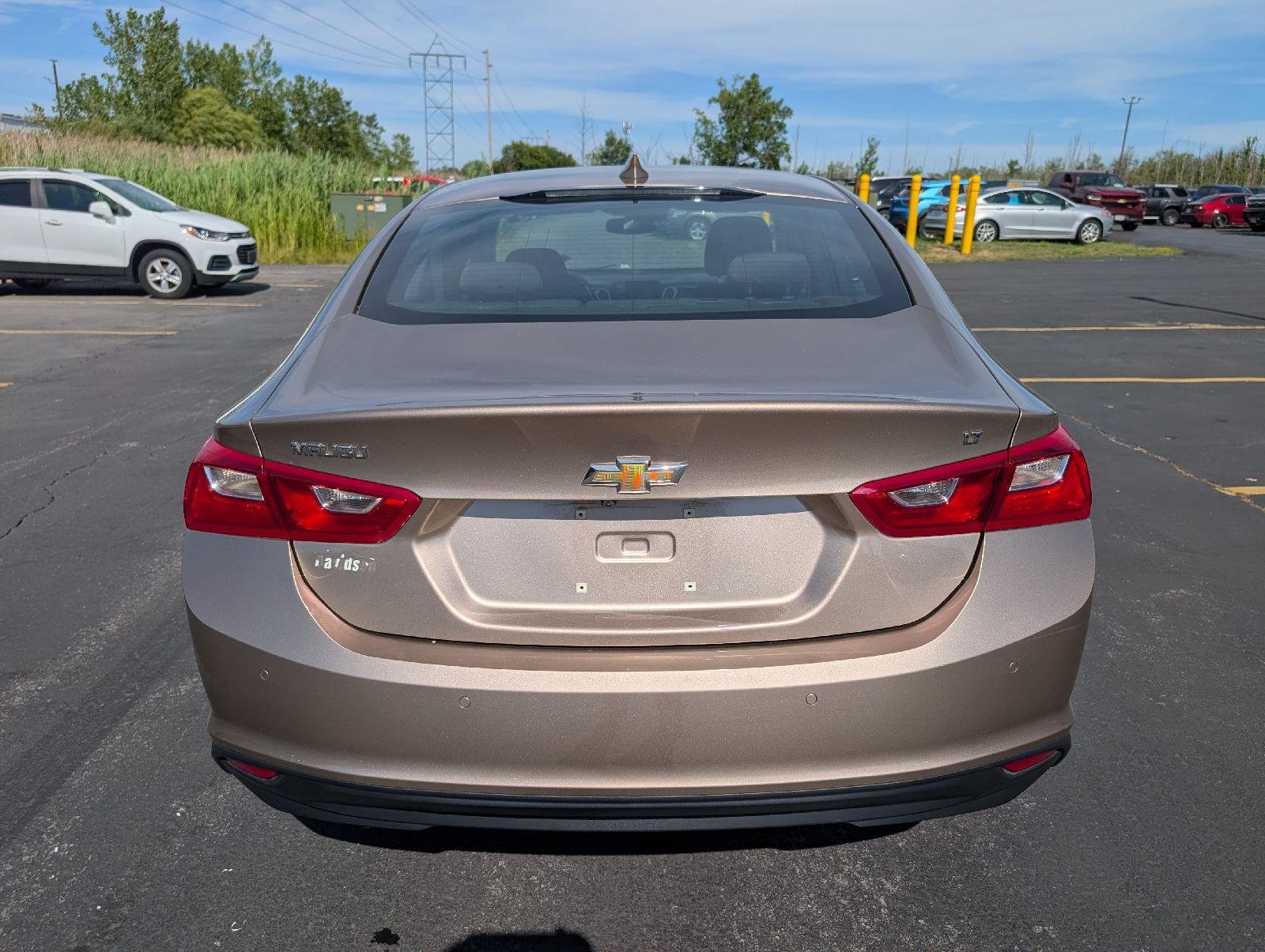 Used 2018 Sandy Ridge Metallic Chevrolet LT image 5