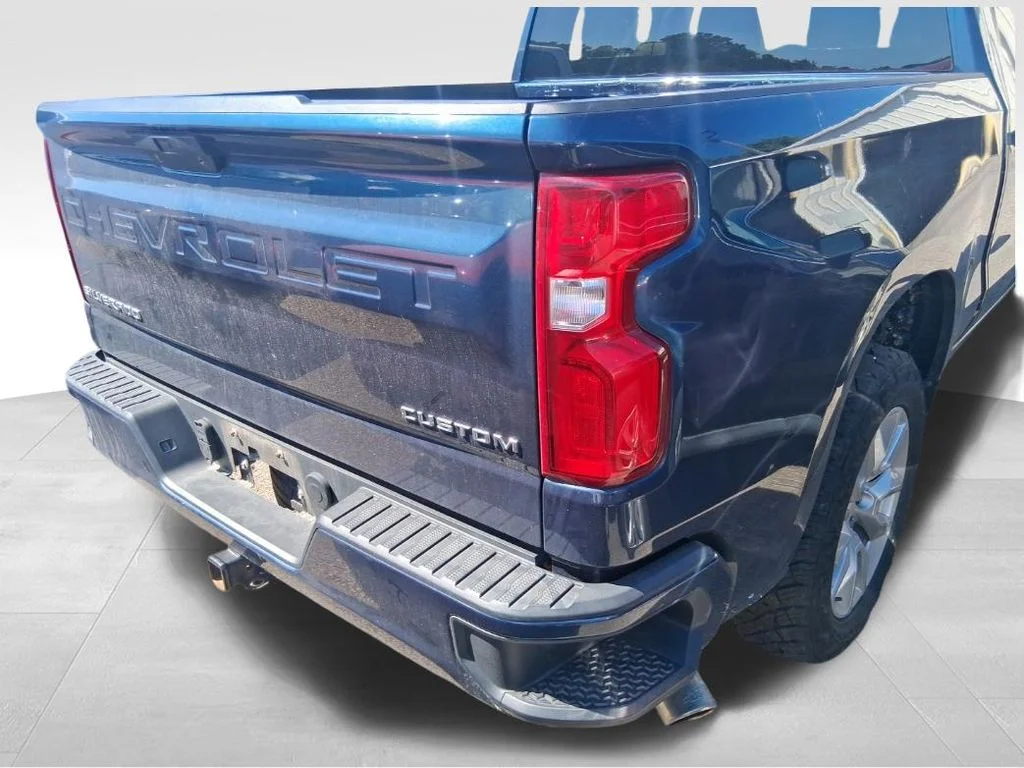 Used 2020 Blue Chevrolet Custom image 4