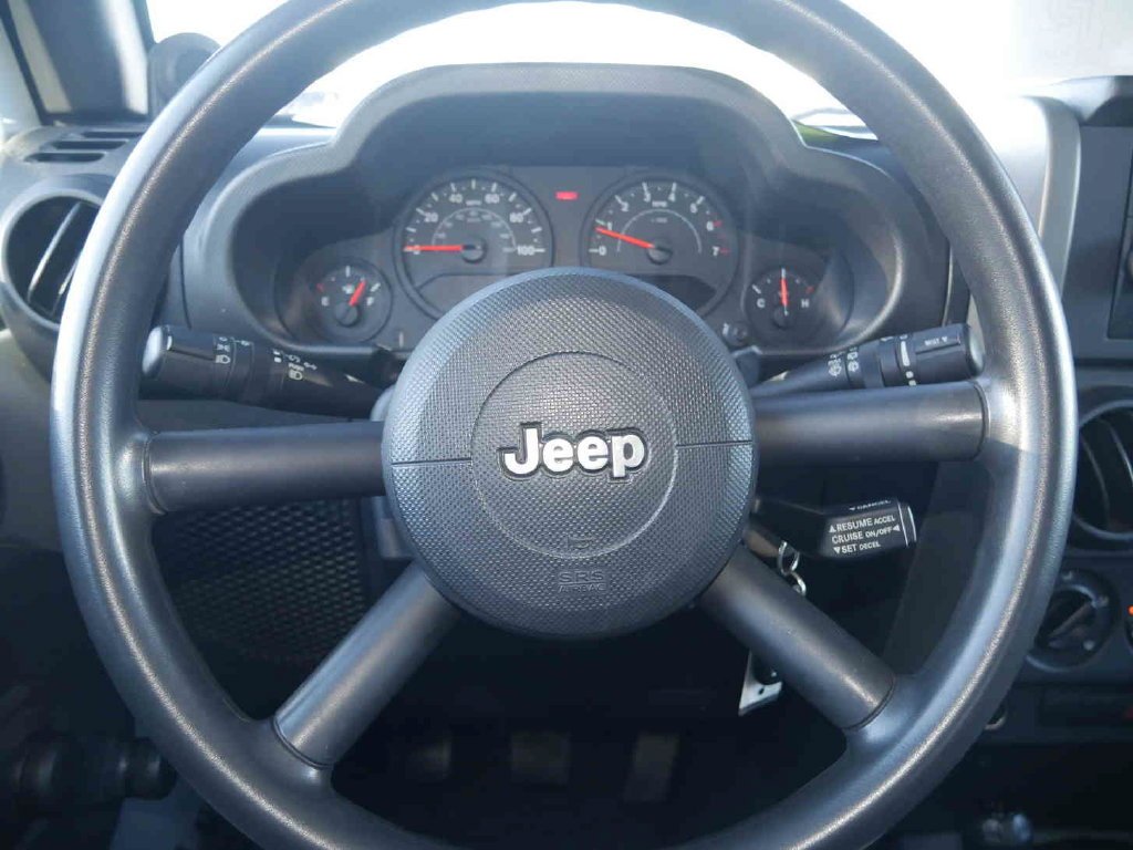 Used 2008 Silver Jeep X image 27