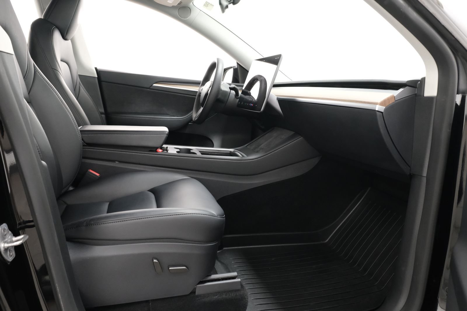 Used 2024 Solid Black Tesla Long Range image 38
