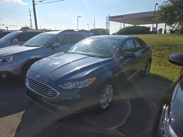 Used 2019 Blue Ford SE image 2