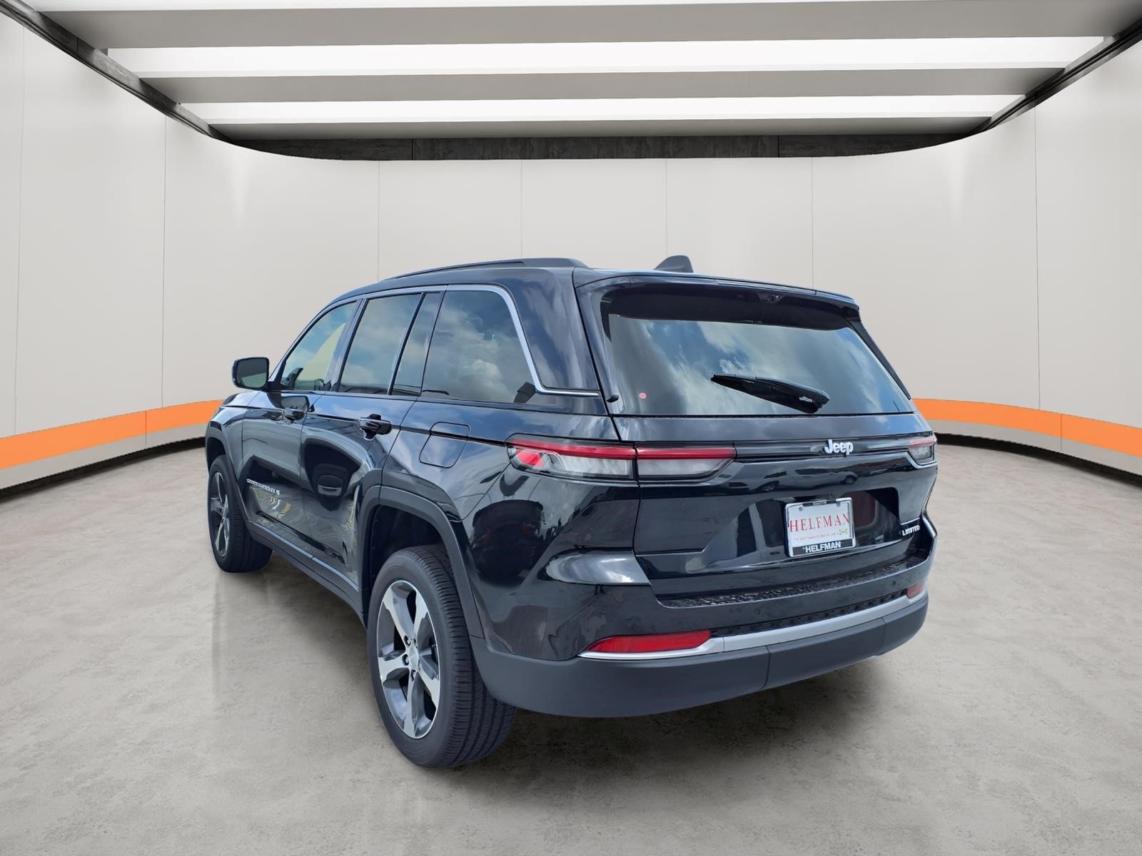 New 2026 Diamond Black Crystal Pearl-Coat Exterior Paint Jeep Limited image 4