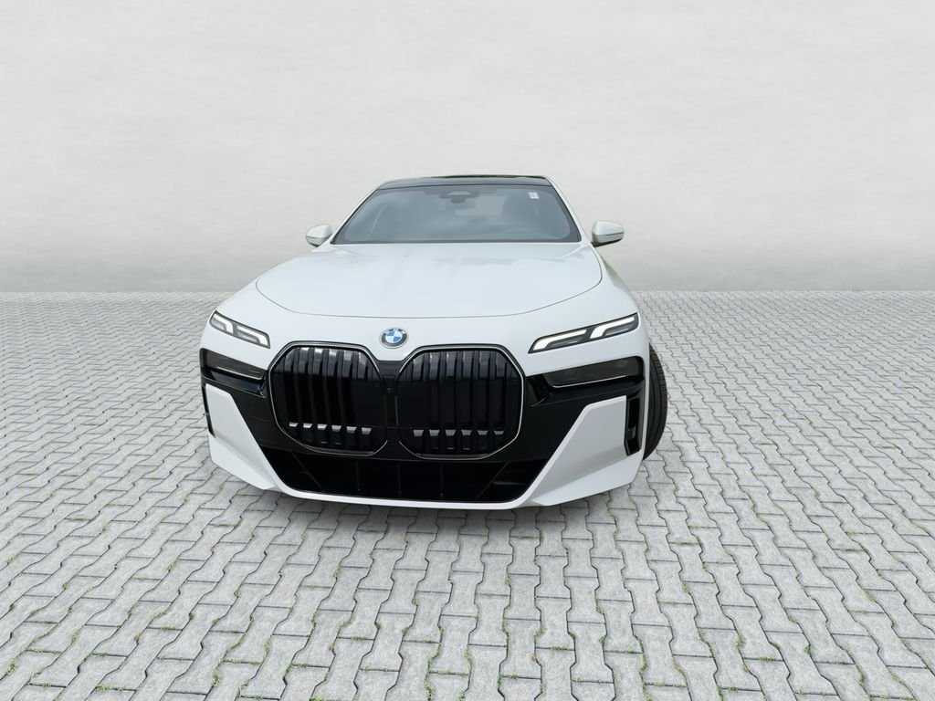 Used 2026 Alpine White BMW 760i xDrive image 3