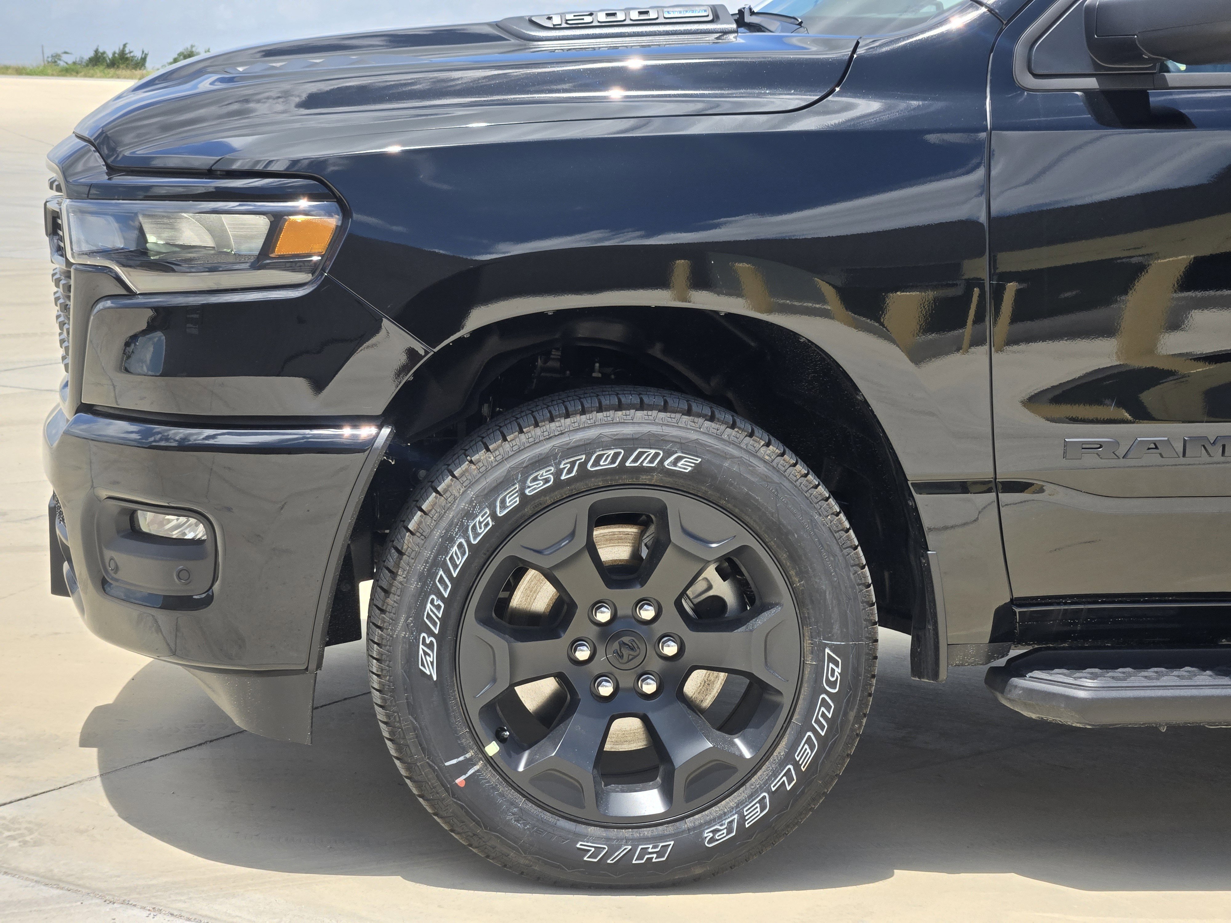 New 2026 Diamond Black Crystal Pearl-Coat Exterior Paint RAM Express image 6
