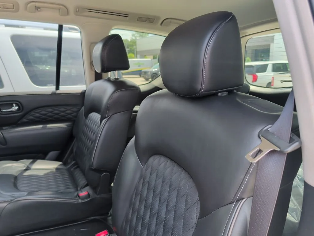 Used 2020 White INFINITI LUXE image 6