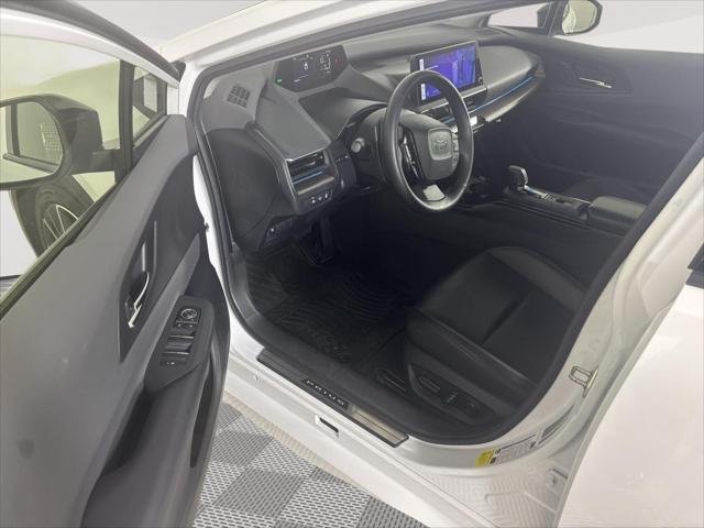 Certified Used 2024 WIND CHILL PEARL Toyota  image 3
