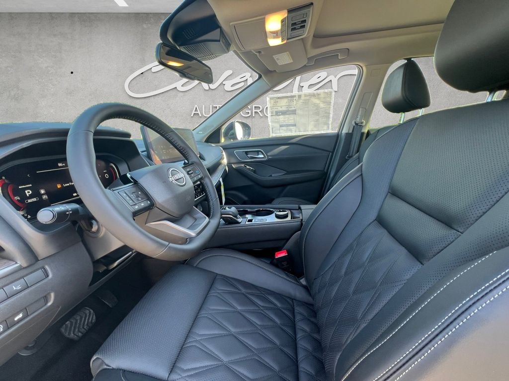 New 2026 Champagne Silver Metallic / Super Black Two-tone Nissan Platinum image 20