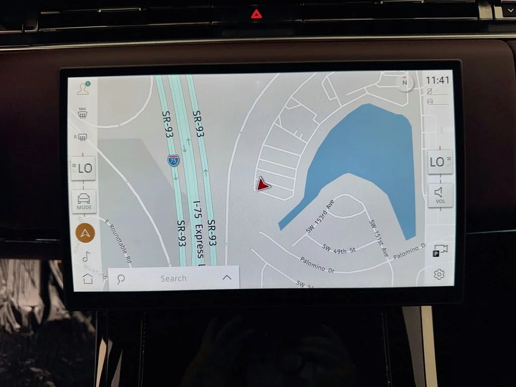 New 2026 Borasco Grey Land Rover Dynamic SE image 13
