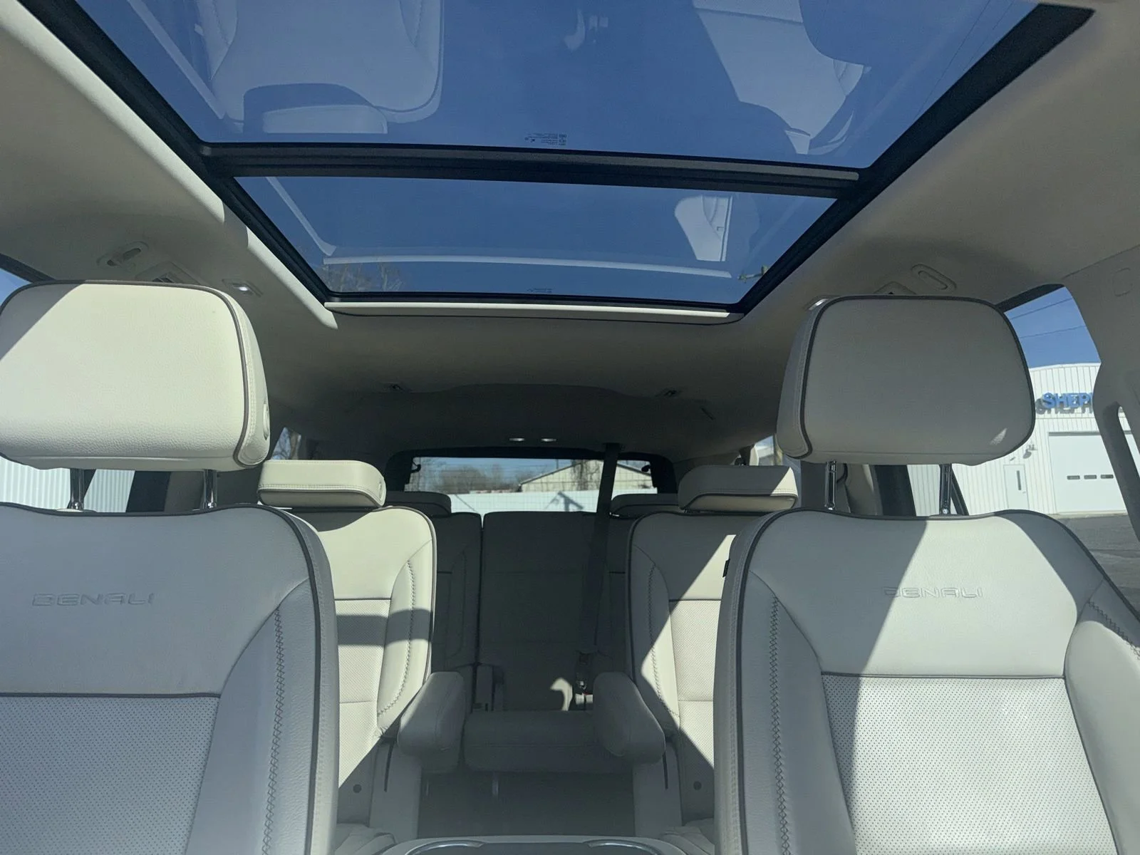 2024 GMC Yukon Denali - Photo 24