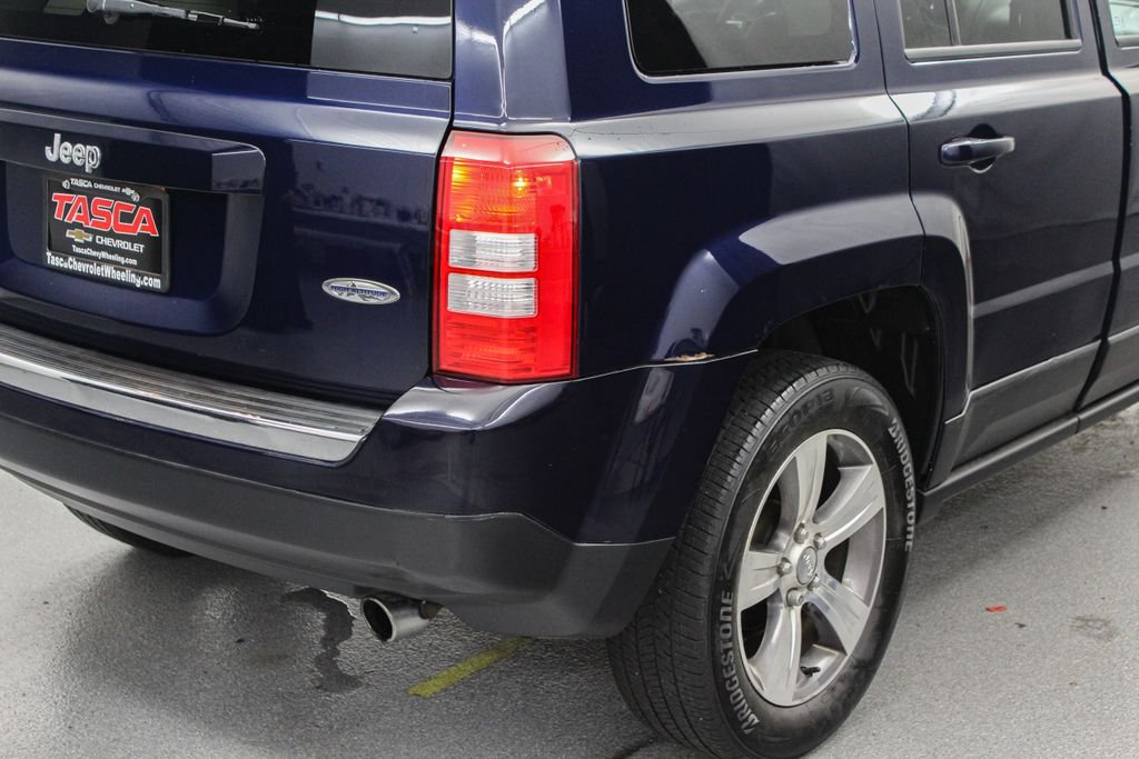 Used 2017 Blue Jeep Latitude image 11