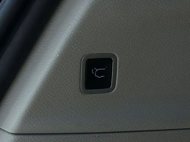 Used 2024 Black Chrysler Touring L image 39