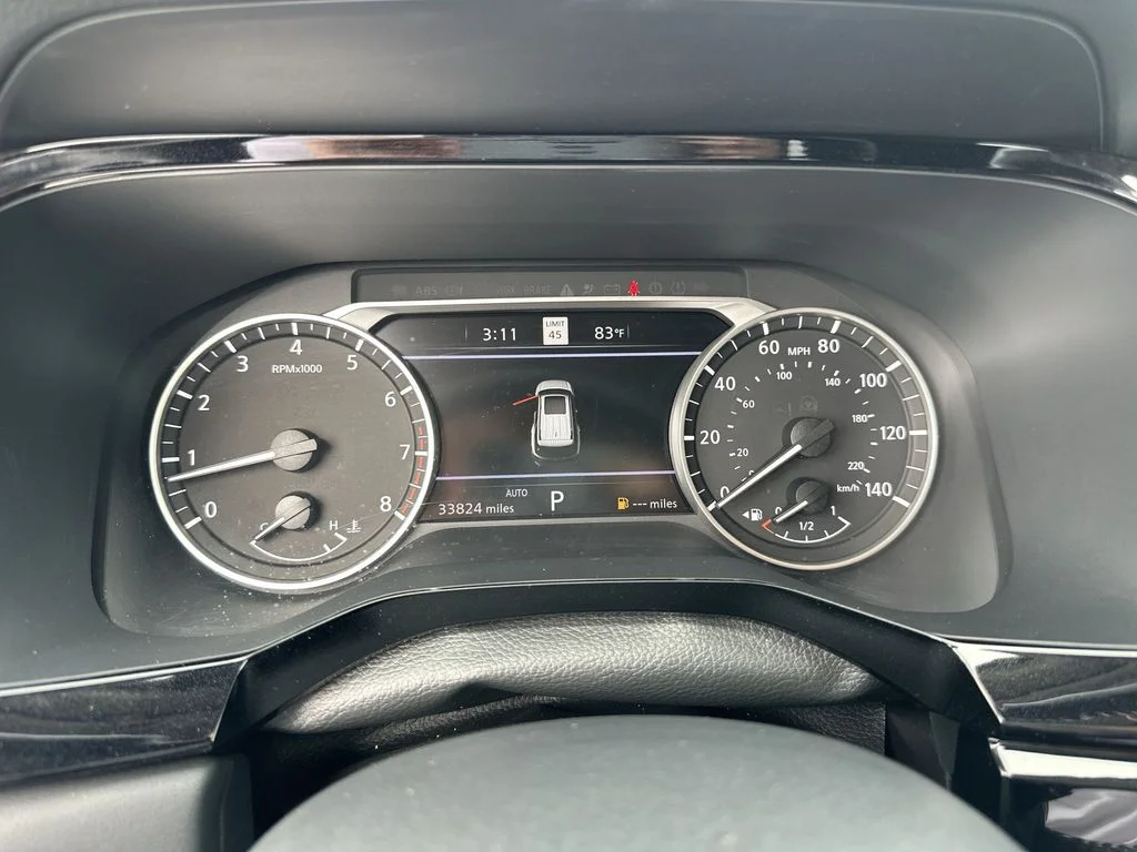 Used 2024 Silver Nissan SL image 21