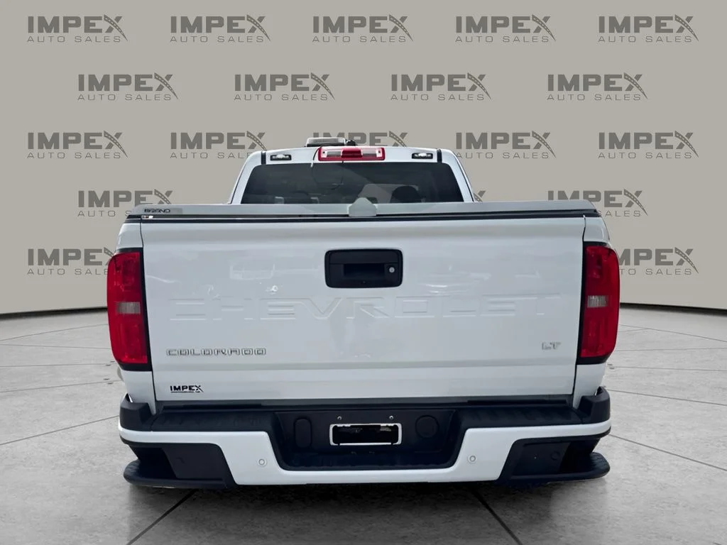 Used 2022 White Chevrolet LT image 4