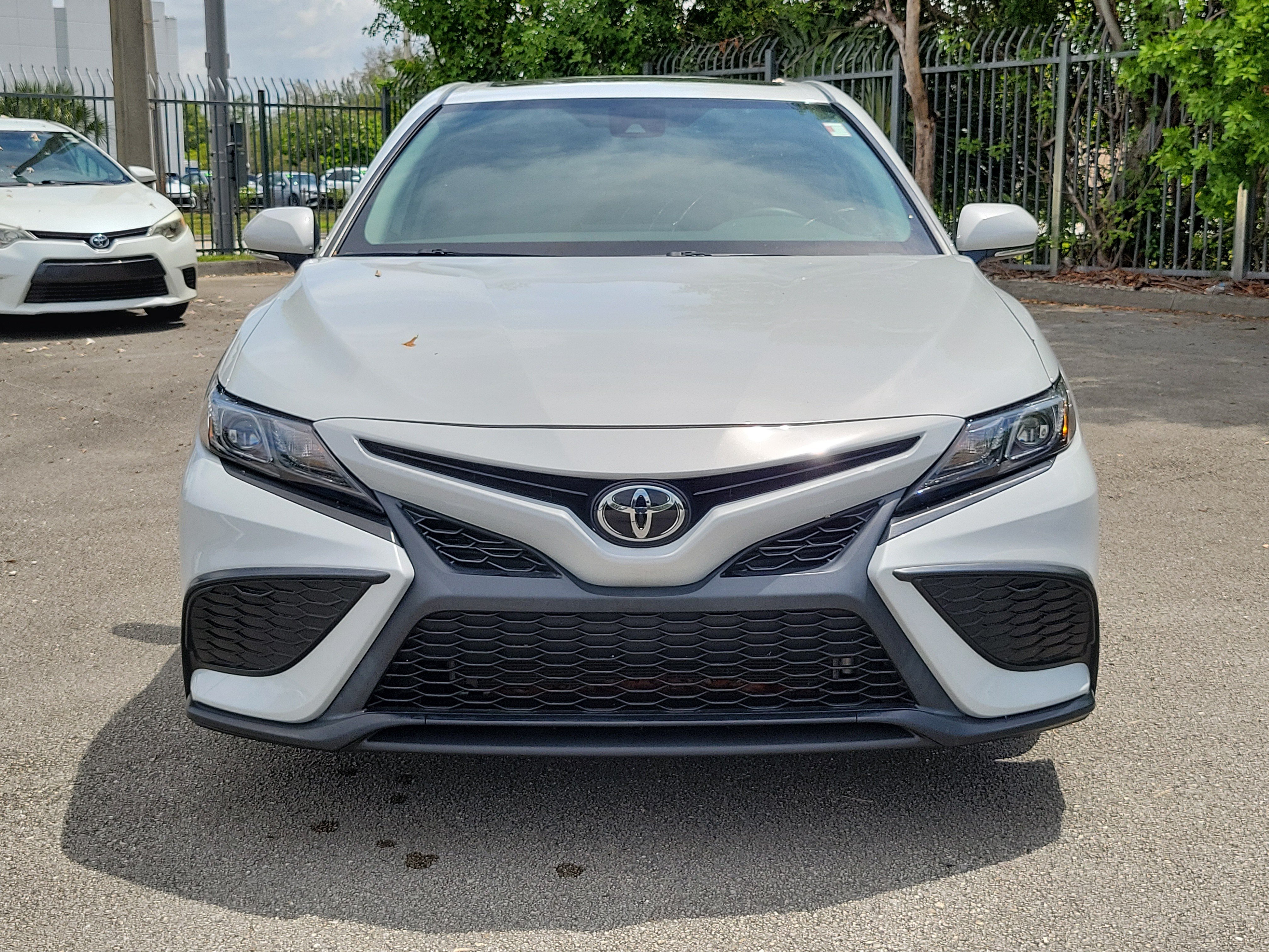 Used 2024 Ice Toyota SE image 2