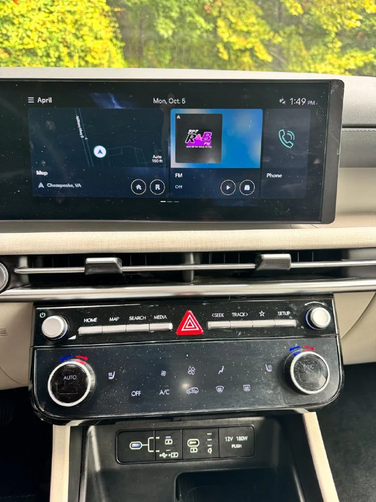 Used 2025 Black Hyundai SEL Convenience image 52