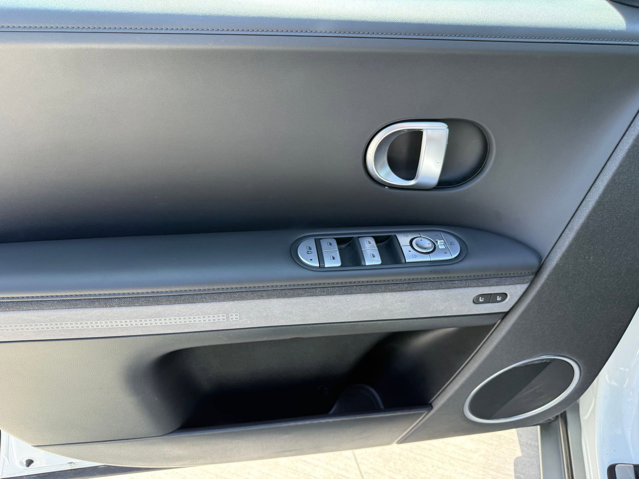 2024 Hyundai IONIQ 5 Limited - Photo 13