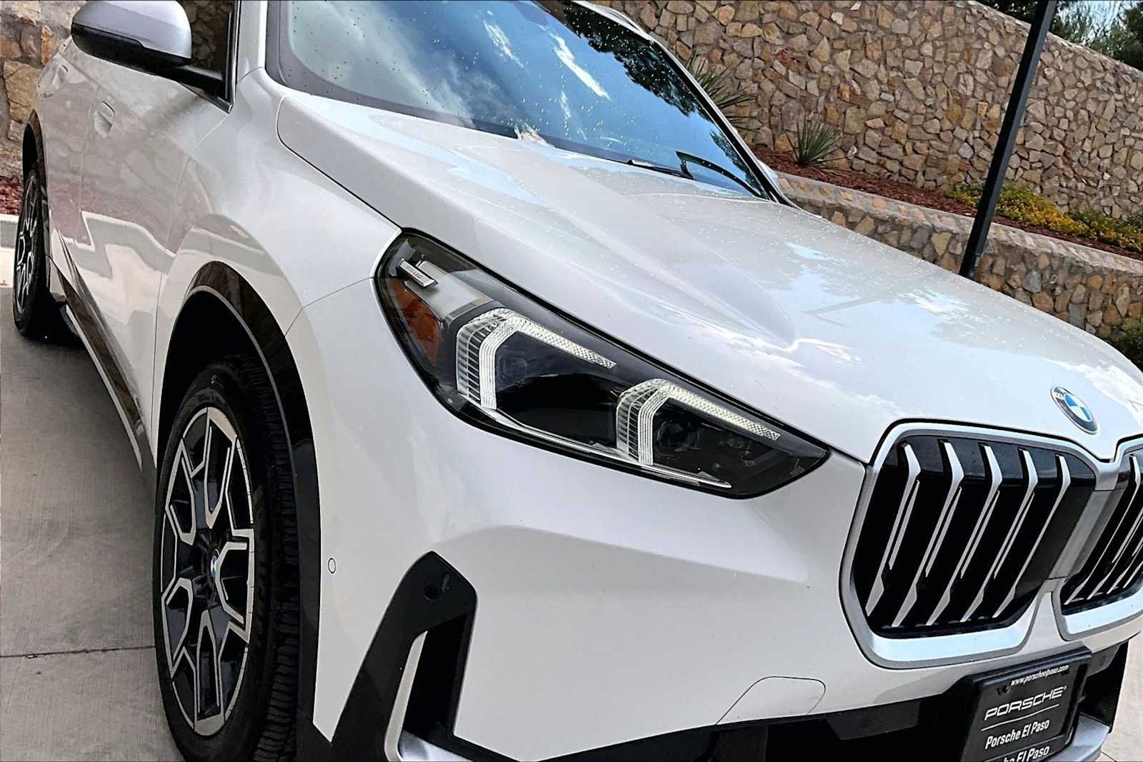 Used 2023 Alpine White BMW xDrive28i image 12