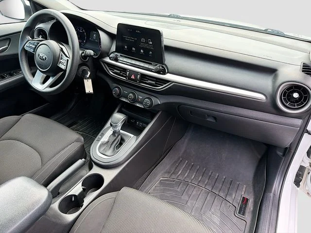Used 2021 White Kia LXS image 25