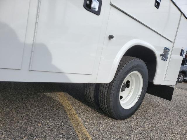 New 2025 Oxford White Ford E-350 SRW image 47